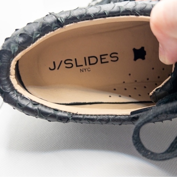 JSlides Womens Black Lacee Embossed Low Top Leather Sneakers Size 8.5 - Picture 10 of 11